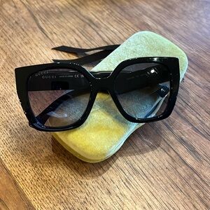 Gucci Sunglasses Black with White stripe